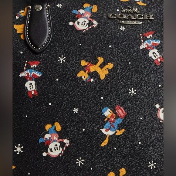 🔥🎁NWT! Coach Disney X Gallery Tote With Holiday Print Msrp:$398.00 - Picture 6 of 8